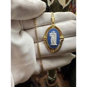 Vintage Wedgwood Gold Tone Oval Blue Jasperware Cameo Necklace Classic Elegant